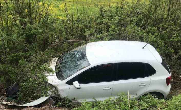 Çaycuma’da otomobil ormanlık alana uçtu: 2 yaralı