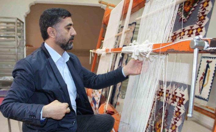 Depremzede sanatçı ve akademisyenden depremde zarar görenler için "Gönül" sergisi