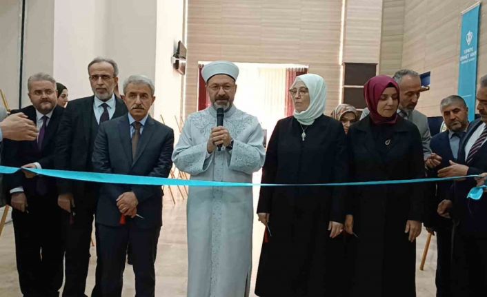 Diyanet İşleri Başkanı Erbaş, Tekirdağ Hafızlık Kız Kur’an Kursu icazet törenine katıldı