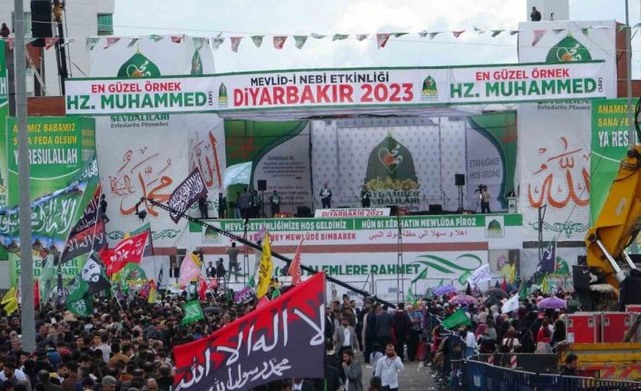 Diyarbakır’da binlerce kişi ‘En Güzel Örnek Hazreti Muhammed’ etkinliğinde buluştu