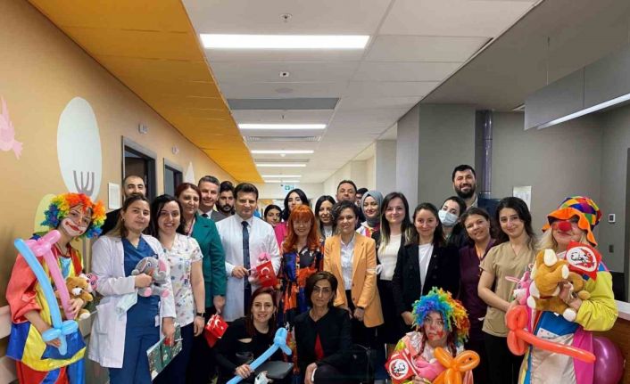 Eczacıbaşı Tüketici Sağlığı Pediatri Grubu 23 Nisan’ı hastanelerde geçiren çocukların yanındaydı