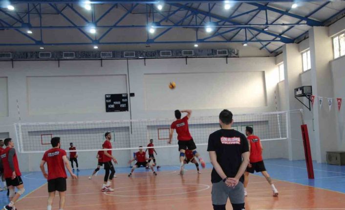 Efeler Ligi’nde play-off’u garantileyen Cizre Belediyespor, kentin gururu oldu