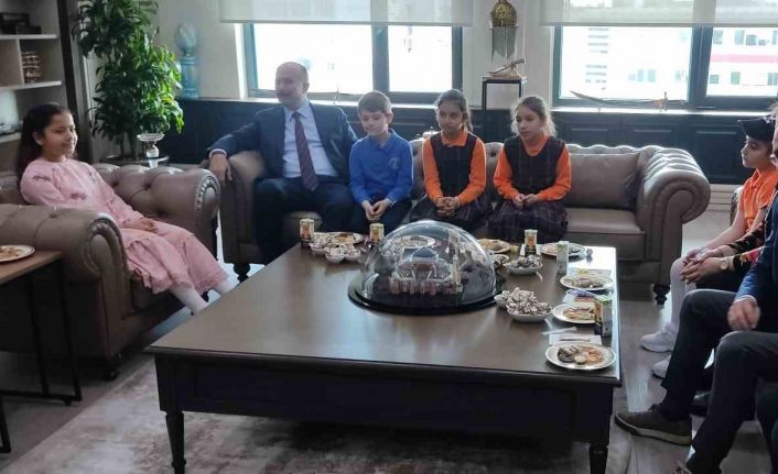 Emniyet Müdürü Aktaş, koltuğunu Şehit Polis Mehmet Hüseyin Balta’nın Kızı,  Feyza Balta’ya devretti