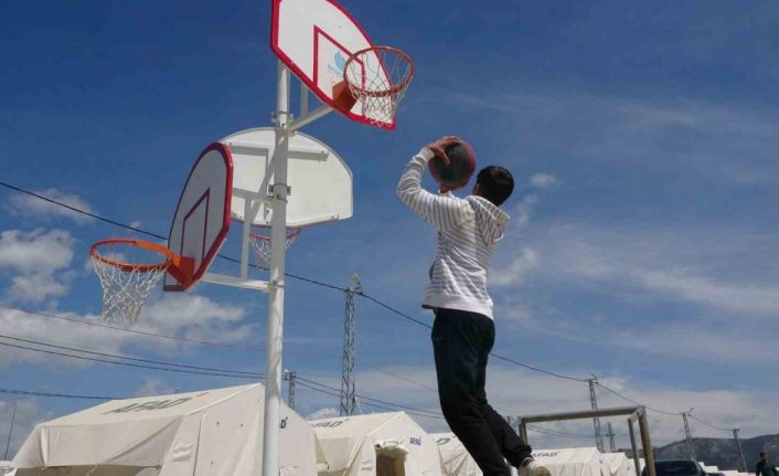 Evini ve arkadaşlarını kaybeden genç sporcu hayali için mücadelesini sürdürüyor