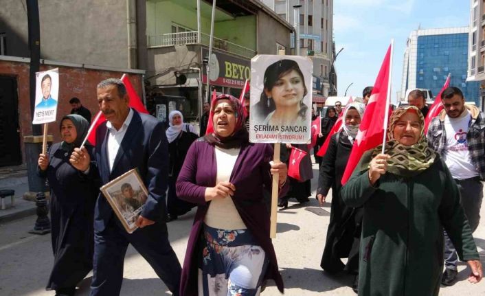 Evlat nöbetindeki annelerden çağrı: “Kimse HDP’ye oy vermesin”