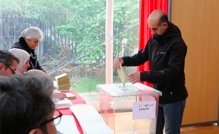 Fransa’daki Türk vatandaşları Cumhurbaşkanlığı seçimi için sandık başında