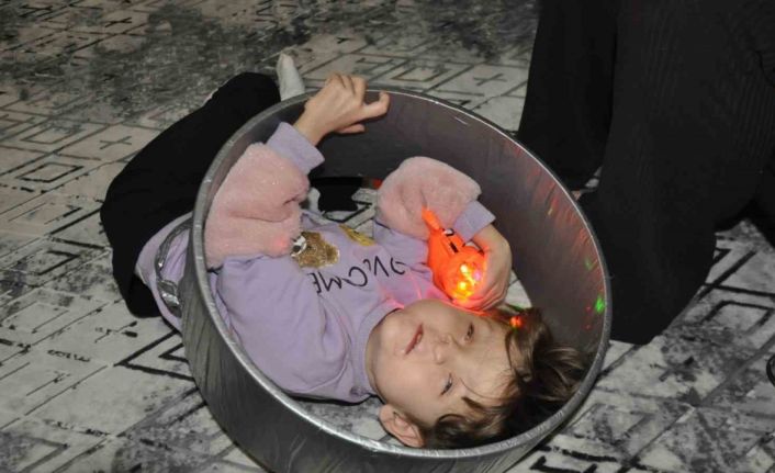 Fraser sendromlu Sevgi Hira, kasnak ve ışık ile hayata tutunuyor