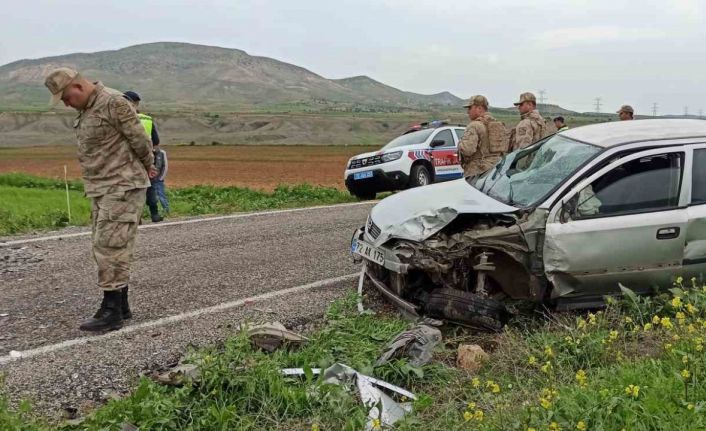 Gercüş’te iki otomobil kafa kafaya çarpıştı: 6 yaralı