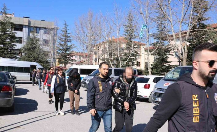 Gıda bağışı yapmak isteyenleri 13 milyon TL dolandıran 8 kişi adliyeye sevk edildi