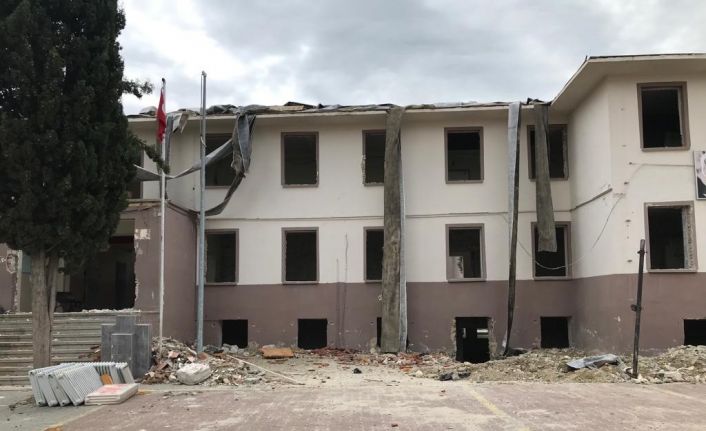 Güçlendirme yetersiz kalan Buldan İmam Hatip Ortaokulu yıkılacak