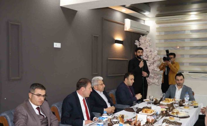 Gür kardeşler iftar yemeğinde ilçe protokolü ile bir araya geldiler