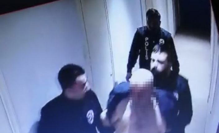 İstanbul’da film gibi gasp kamerada: İş adamını kelepçeleyip kaçırdılar