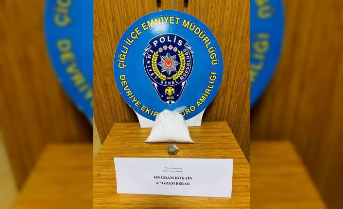 İzmir’de polisten kaçan araçta kokain ele geçirildi: 1 tutuklama