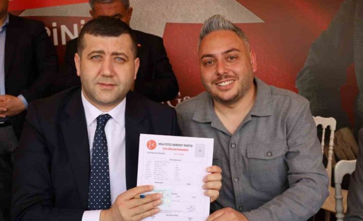 Kapalı Kale’nin Orkestra şefi MHP’ye katıldı, üye kaydını Baki Ersoy yaptı