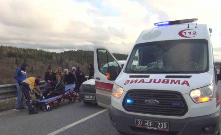 Kastamonu’da minibüs ile hafif ticari araç çarpıştı: 1 yaralı