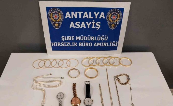 Kayıp 400 bin TL değerindeki kayıp ziynet eşya çantasını polis buldu