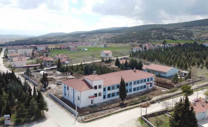 Keçiborlu Uçak Bakım Teknolojisi Mesleki ve Teknik Anadolu Lisesi inşaatında sona yaklaşıldı