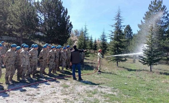 Kütahya’da Komando Bölüğüne "Bitki Örtüsü ve Orman Yangınları Müdahale” eğitimi