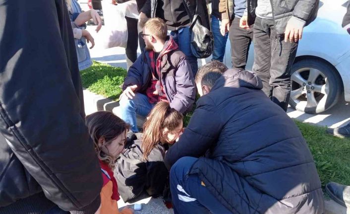 Motosiklet sürücüsü yayaya çarptı: 1 yaralı