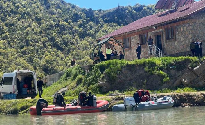 Munzur çayına düşen 3 genci arama çalışmaları 55 kilometrelik alanda sürüyor