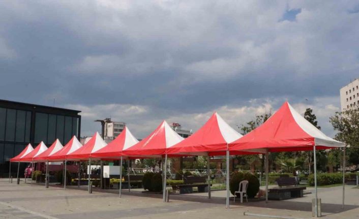 OKAF’23’te tepki çeken çadır rengi yerine ’kırmızı-beyaz’