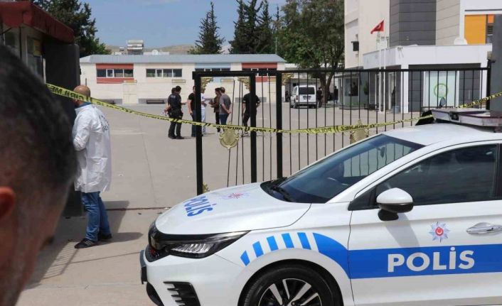 Okul idaresiyle tartışan öğrenci silahla okulu bastı: 3 yaralı