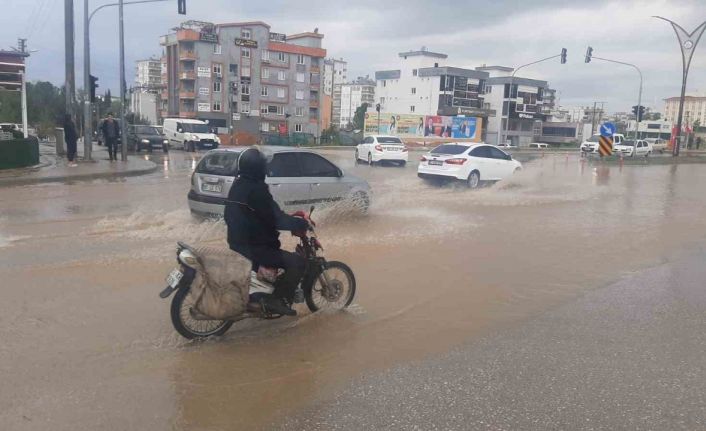 Osmaniye’de şiddetli yağmur ve dolu etkili oldu