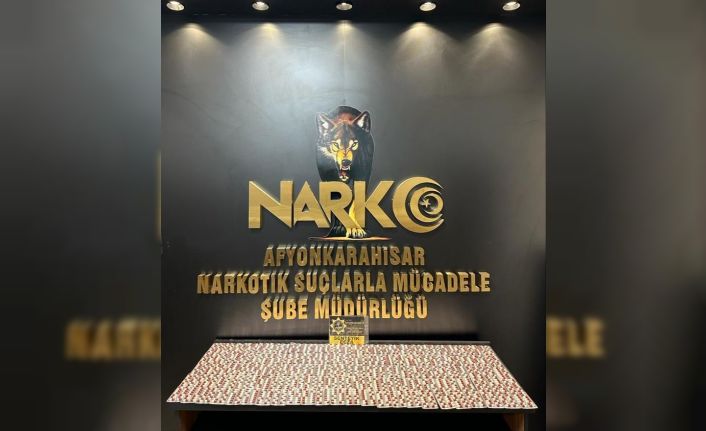Polis bin 724 adet sentetik ecza diye adlandırılan uyuşturucu hap ele geçirdi
