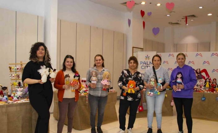 Rengarenk oyuncaklar organik oyuncak pazarında bir araya geldi