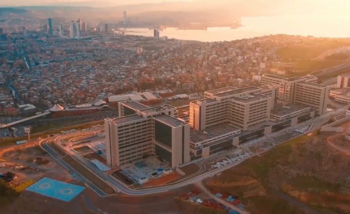 Sağlık Bakanı Koca: "İzmir Şehir Hastanesine hasta kabulü için gün sayıyoruz"