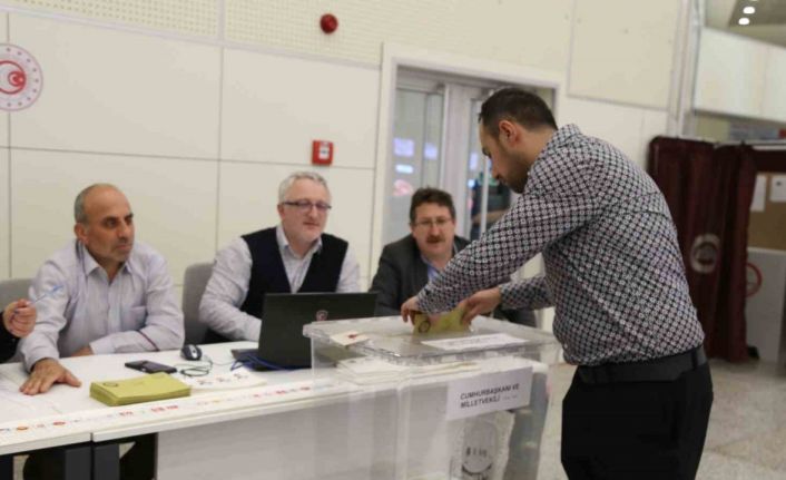 Sarp Sınır Kapısı’nda oy kullanma işlemi başladı