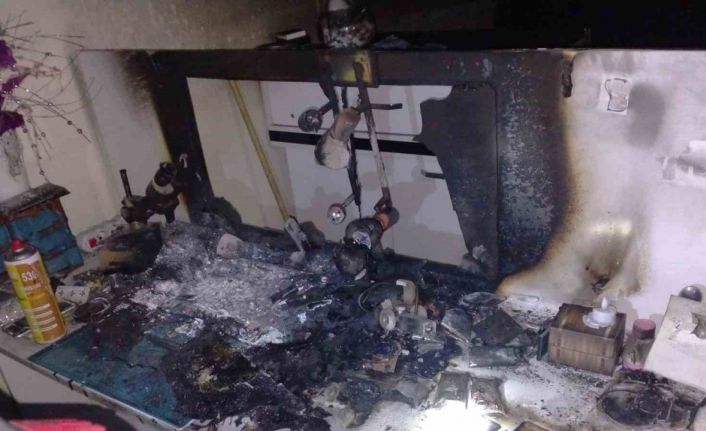 Siirt’te bir iş yerinde çıkan yangında elektronik eşya ve cep telefonları kül oldu