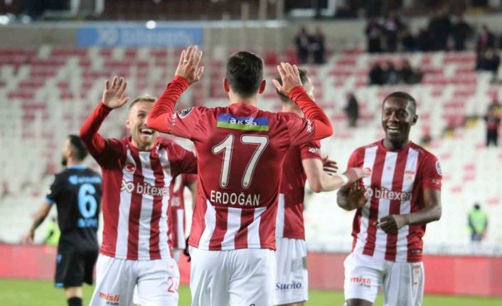 Sivassporlu Erdoğan Yeşilyurt gol sayısını 6’ya yükseltti