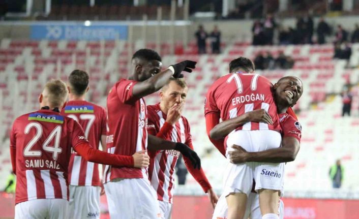 Spor Toto Süper Lig: DG Sivasspor: 2 - Trabzonspor: 1 (İlk yarı)