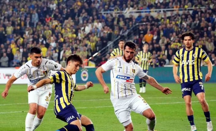 Spor Toto Süper Lig: Fenerbahçe: 1 - İstanbulspor: 0 (İlk yarı)