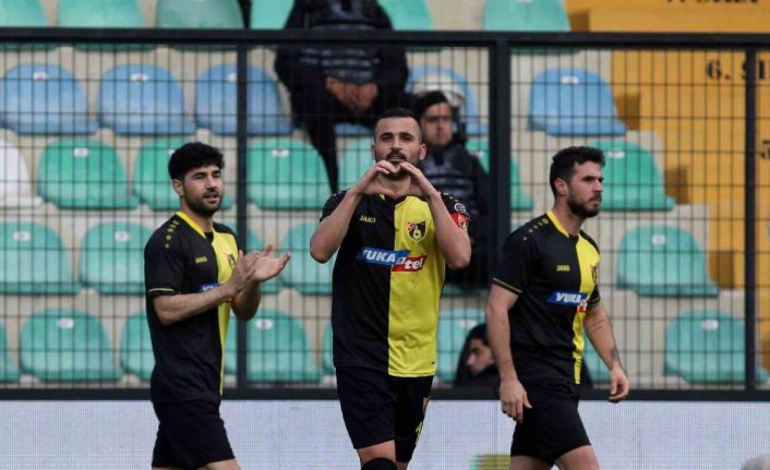 Spor Toto Süper Lig: İstanbulspor: 2 - Antalyaspor: 1 (İlk yarı)