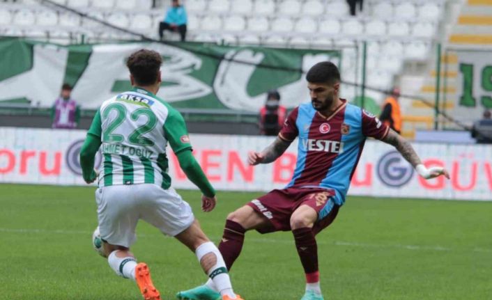 Spor Toto Süper Lig: Konyaspor: 1 - Trabzonspor: 1 (İlk yarı)