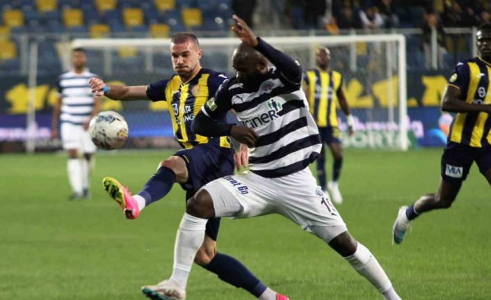 Spor Toto Süper Lig: MKE Ankaragücü: 0 - Kasımpaşa: 0 (İlk yarı)