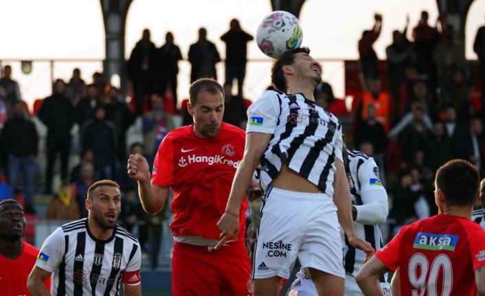 Spor Toto Süper Lig: Ümraniyespor: 0 - Beşiktaş: 0 (Maç devam ediyor)
