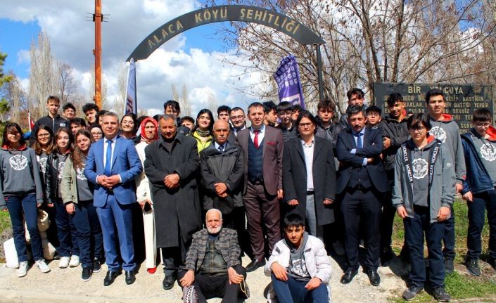 Süheyla Sıtkı Alp Özel Fen ve Anadolu Lisesi öğrencilerinden alaca şehitliğine ziyaret