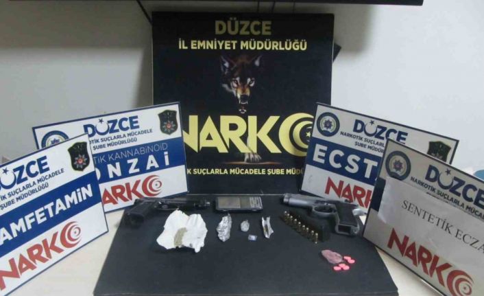 Şüpheli araçtan uyuşturucu çıktı