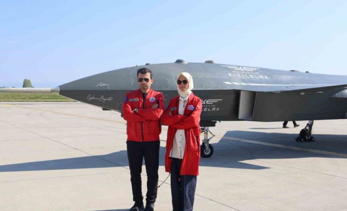 TEKNOFEST’te tarihi anlar yaşandı: İnsanlı ve insansız savaş uçakları birlikte uçtu