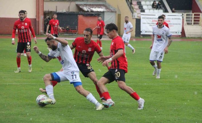 TFF 2. Lig: Kastamonuspor: 1 - Karacabey Belediye Spor: 2