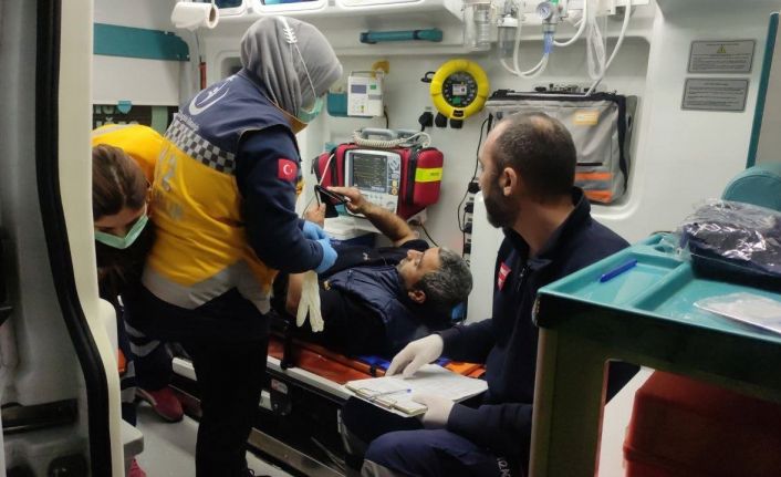 Ticari taksinin çarptığı yaya yaralandı