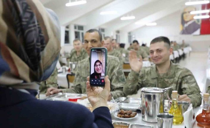 Validen, Ramazan’ın son iftarında Mehmetçik annesine görüntülü görüşme sürprizi