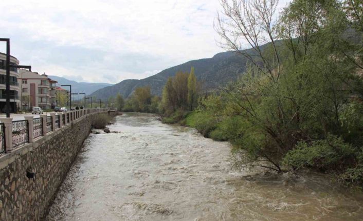 Yeşilırmak’ta su seviyesi yağışların etkisiyle bir haftada beş kat arttı