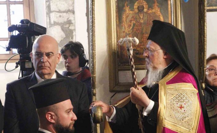 Yunanistan Dışişleri Bakanı Nikos Dendias, Gökçeada’da Patrik Bartholomeos’un yönettiği ayine katıldı