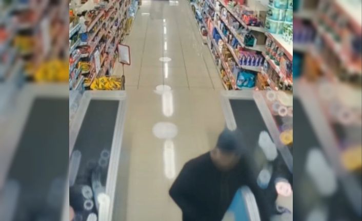 Yüzünde kadın çorabıyla market soyan bıçaklı soyguncu serbest bırakıldı