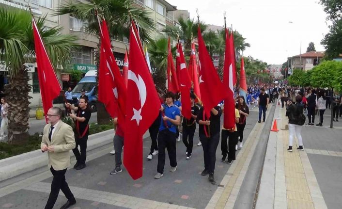 19 Mayıs Atatürk’ü Anma, Gençlik ve Spor Bayramı Edremit’te kutlandı
