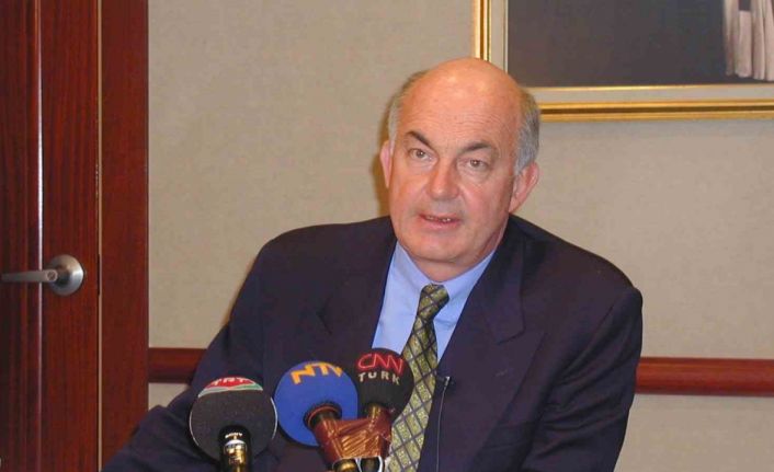 24 bankanın battığı büyük krizinin en çok hatırlanan isimlerden Kemal Derviş yaşamını yitirdi
